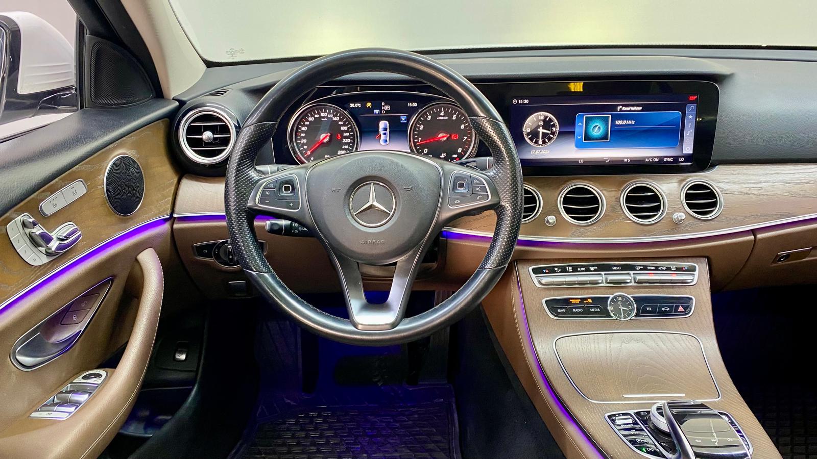 MERCEDES E 9